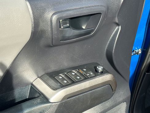 Used 2018 Toyota Tacoma SR5 image 28