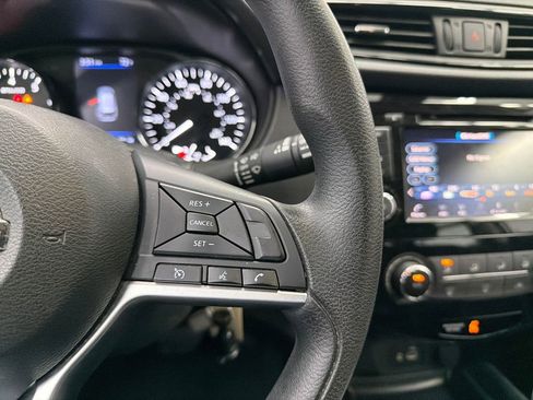 Used 2019 Nissan Rogue S image 25