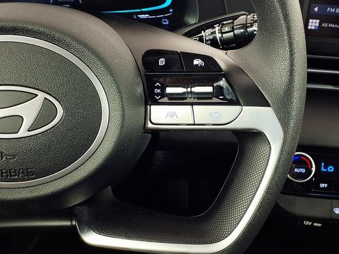 Used 2025 Hyundai Elantra Hybrid FWD image 19