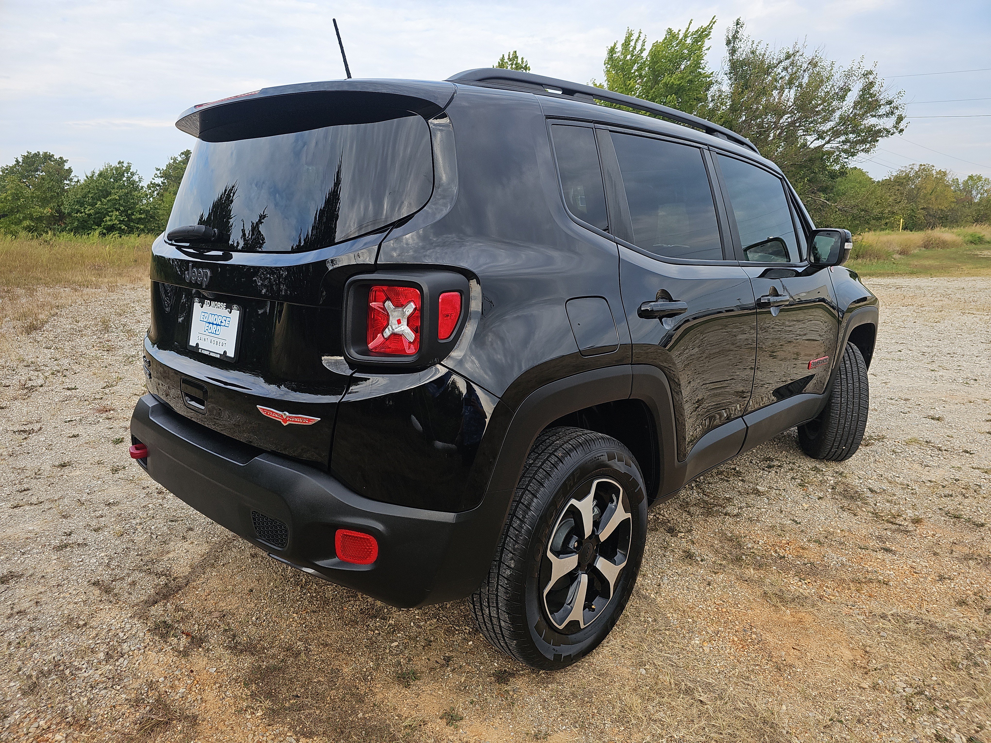 Used 2022 Jeep Renegade Trailhawk w/ Sun/Sound Group AWD/4WD image 4