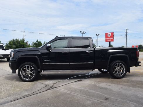 Used 2018 GMC Sierra 1500 Denali w/ Denali Ultimate Package AWD/4WD image 3