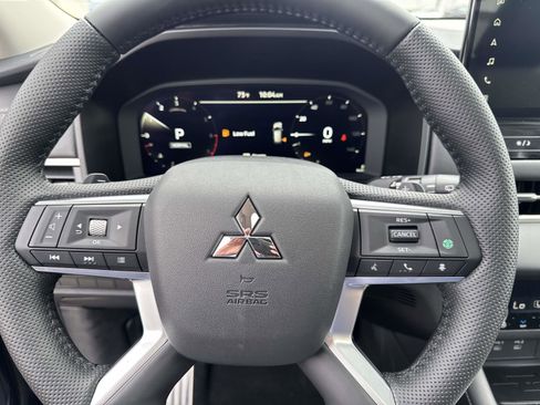 New 2025 Mitsubishi Outlander SEL image 18