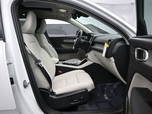 New 2026 Volvo XC40 B5 Ultra w/ Climate Package AWD/4WD image 27