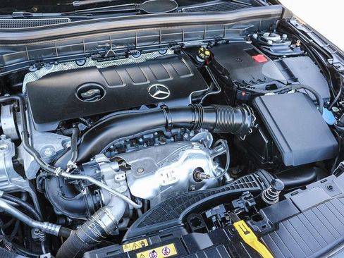 Used 2023 Mercedes-Benz GLB 250 4MATIC image 26