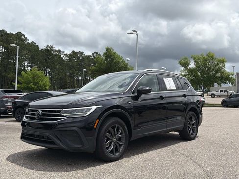 Used 2024 Volkswagen Tiguan SE FWD image 11