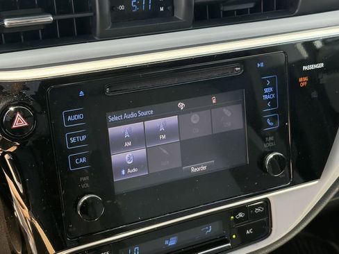 Used 2017 Toyota Corolla LE FWD image 5