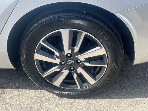 Used 2025 Nissan Versa SV image 10