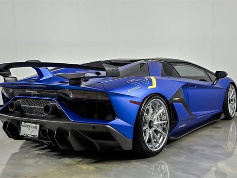 Used 2021 Lamborghini Aventador SVJ AWD/4WD image 16