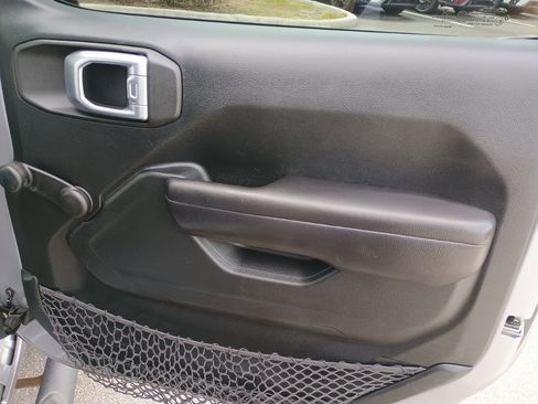 Used 2018 Jeep Wrangler Unlimited Sport image 21