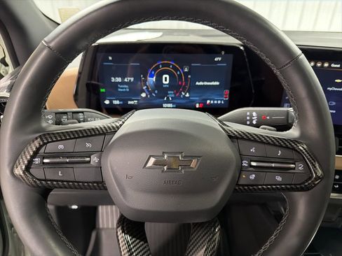 Used 2025 Chevrolet Equinox ACTIV w/ Safety and Technology Package image 25