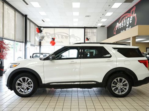 Used 2023 Ford Explorer XLT w/ Equipment Group 202A AWD/4WD image 3