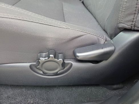 Used 2019 Toyota Tacoma TRD Off-Road w/ Technology Package image 6