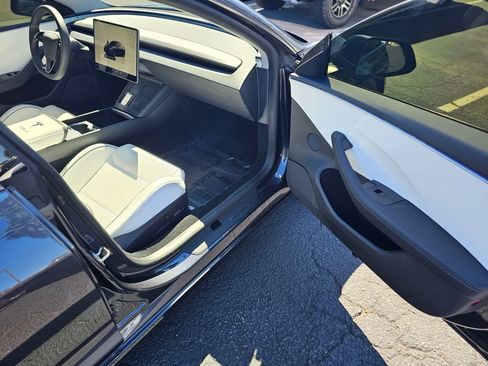 Used 2024 Tesla Model 3 Performance image 15