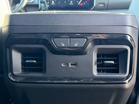 Used 2023 GMC Sierra 1500 AT4 w/ AT4 Premium Package image 11