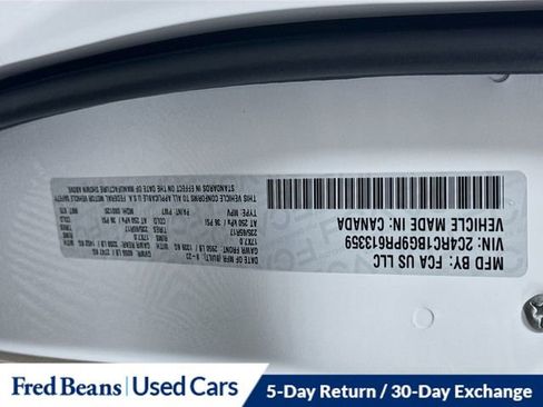 Used 2023 Chrysler Pacifica Touring-L FWD image 38