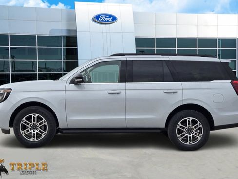 New 2026 Ford Expedition Active image 3