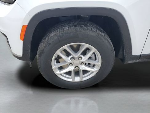 New 2025 Jeep Grand Cherokee L Laredo image 18