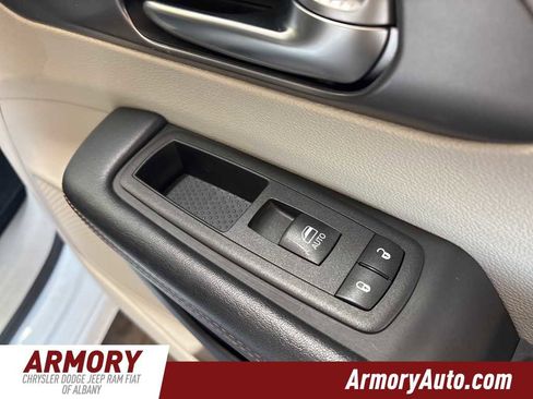 Used 2020 Chrysler Pacifica Touring-L Plus image 41