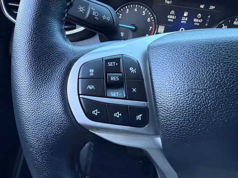 Used 2022 Ford Explorer XLT w/ Equipment Group 202A AWD/4WD image 19