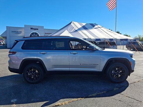 New 2025 Jeep Grand Cherokee L Altitude image 7