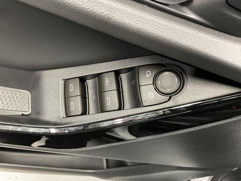 New 2026 Chevrolet Equinox LT w/ Convenience Package II AWD/4WD image 11