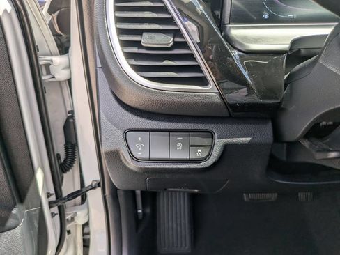 Certified 2025 Kia Seltos S AWD/4WD image 29