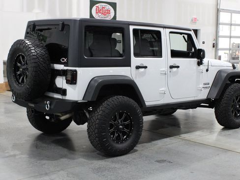 Used 2016 Jeep Wrangler Unlimited Sport w/ Quick Order Package 24S AWD/4WD image 4