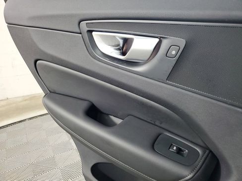 Used 2025 Volvo XC60 B5 Plus image 20