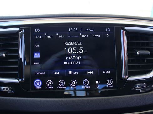 Used 2017 Chrysler Pacifica Premium image 16