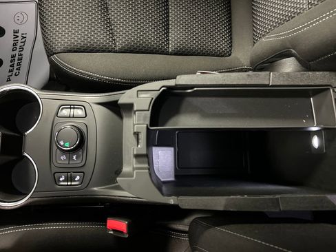 Used 2024 GMC Terrain SLE w/ Driver Convenience Package image 20