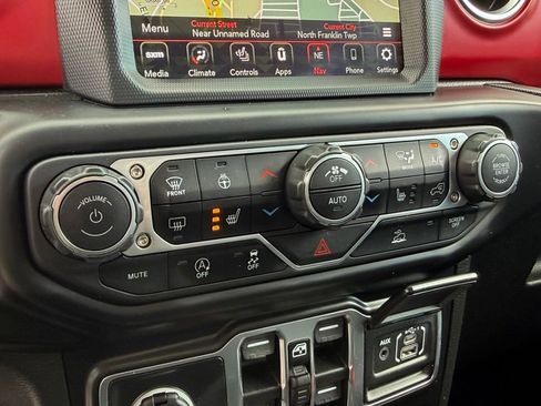 Used 2022 Jeep Gladiator Rubicon w/ Cold Weather Group AWD/4WD image 11