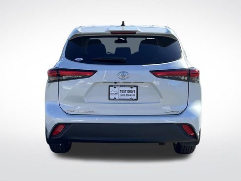 Used 2023 Toyota Highlander LE image 4