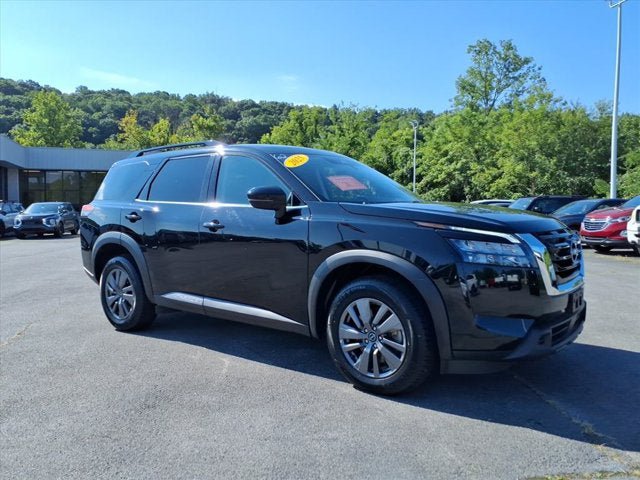 Certified 2025 Nissan Pathfinder SV AWD/4WD image 3