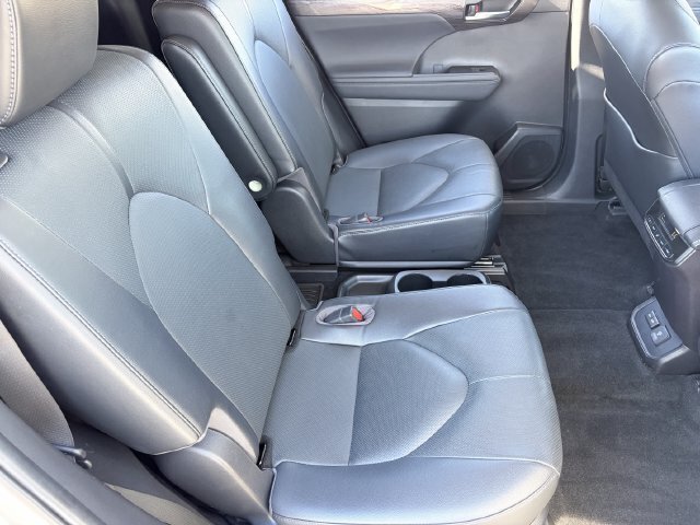 Used 2023 Toyota Highlander Limited FWD image 14