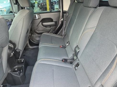 Used 2025 Jeep Gladiator Sport AWD/4WD image 13