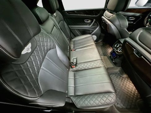 Used 2018 Bentley Bentayga AWD/4WD image 28