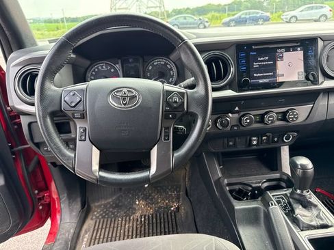 Used 2019 Toyota Tacoma TRD Off-Road AWD/4WD image 19