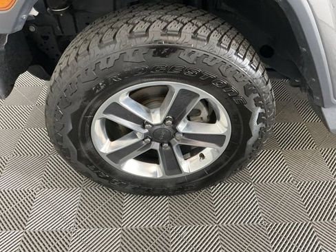 Used 2020 Jeep Wrangler Unlimited Sahara w/ Uconnect 4C Nav & Sound Group AWD/4WD image 30