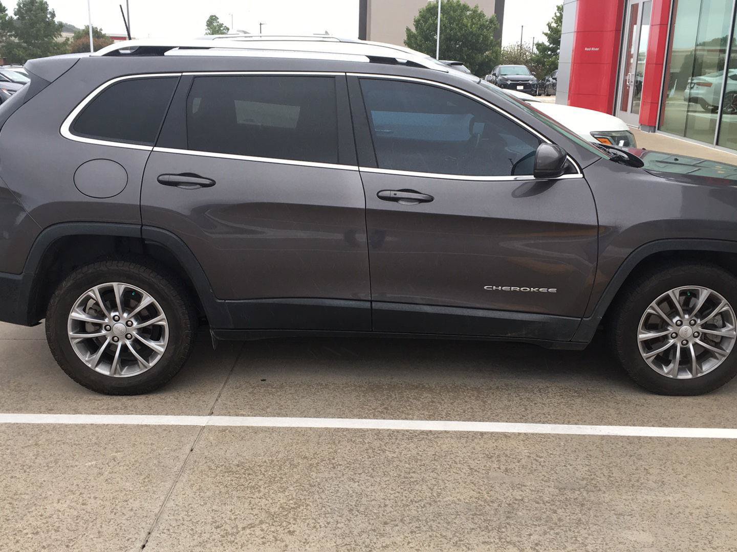 Used 2019 Jeep Cherokee Latitude Plus FWD image 6