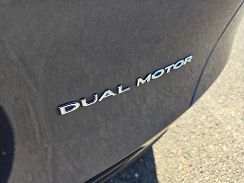 Used 2023 Tesla Model Y Long Range AWD/4WD image 9