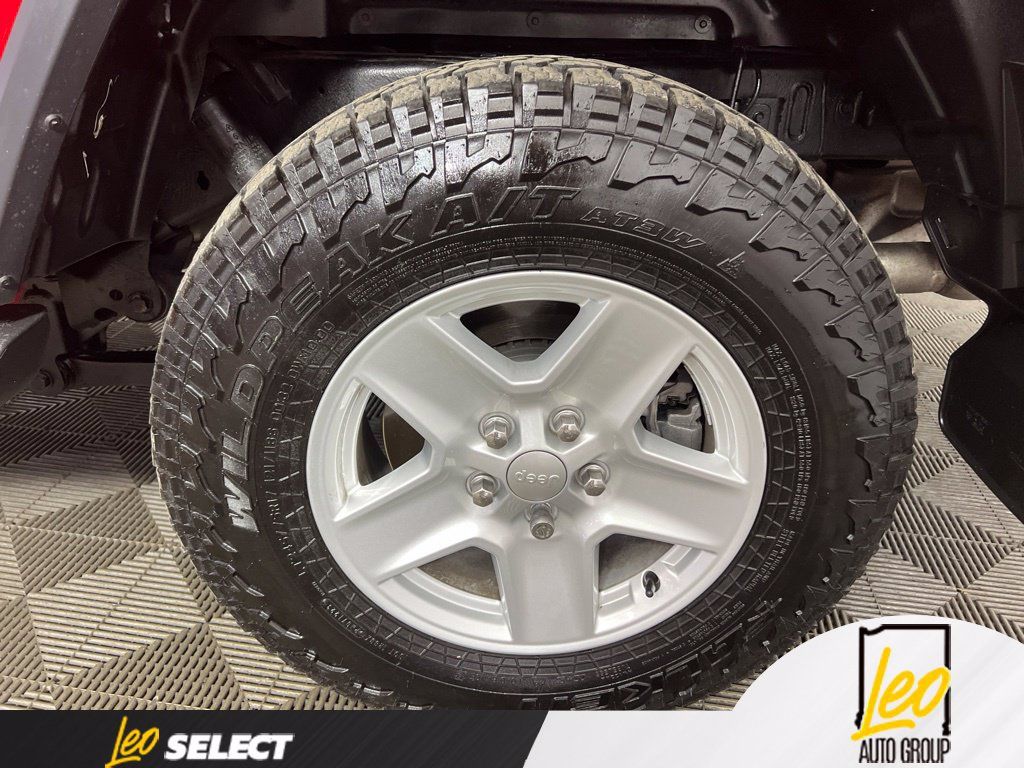 Used 2023 Jeep Gladiator Sport AWD/4WD image 11