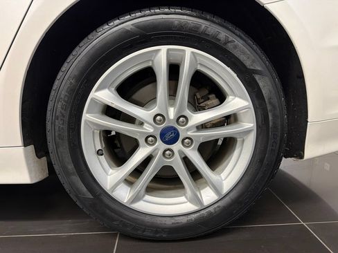 Certified 2018 Ford Fusion SE w/ Fusion SE Technology Package FWD image 7