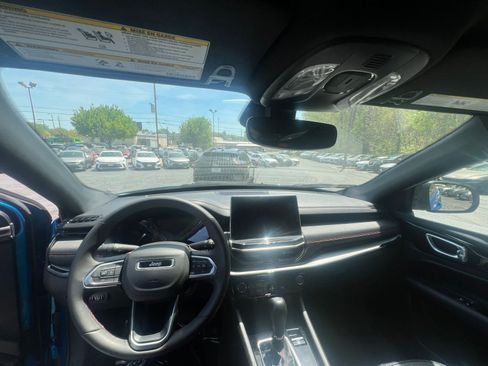 Used 2025 Jeep Compass Trailhawk image 28