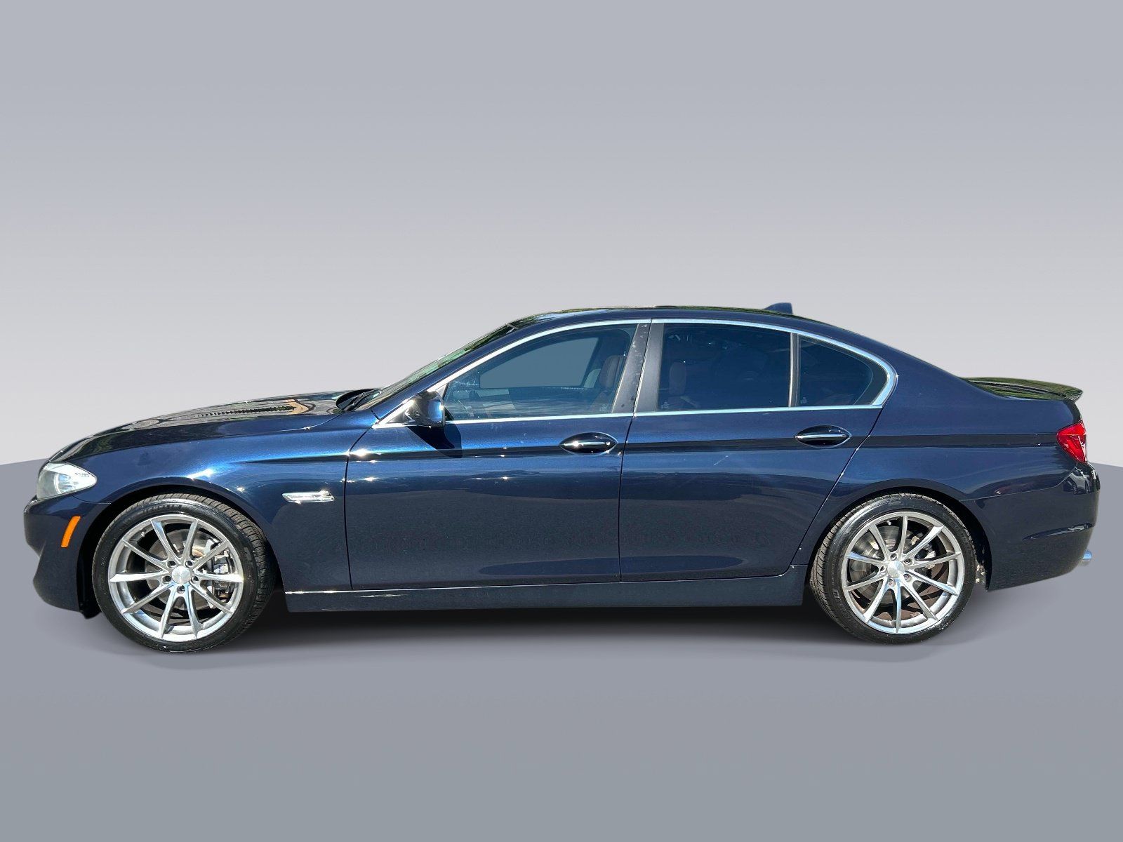 Used 2011 BMW 550i xDrive Sedan AWD/4WD image 6