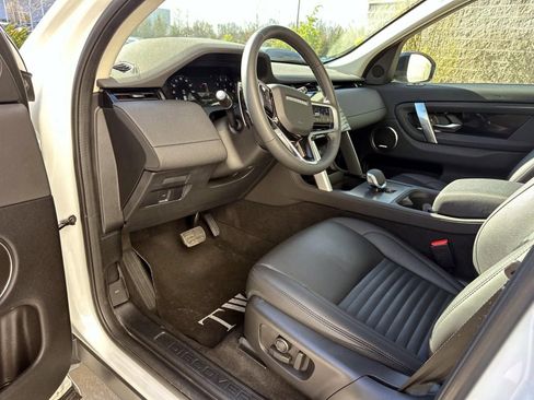 Used 2025 Land Rover Discovery Sport S image 11