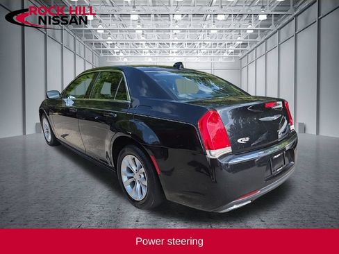 Used 2015 Chrysler 300 Limited RWD image 5