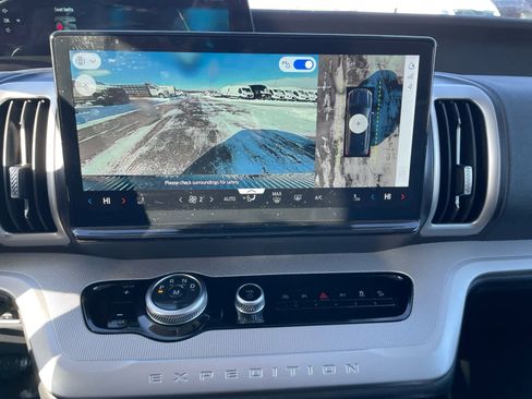 Used 2025 Ford Expedition Active image 22