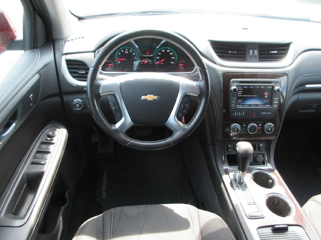 Used 2017 Chevrolet Traverse LT w/ Style and Technology Package FWD image 14