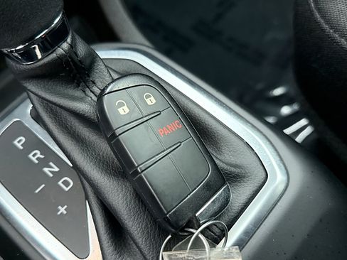 Used 2023 Jeep Renegade Latitude w/ Sun & Fun Group AWD/4WD image 23