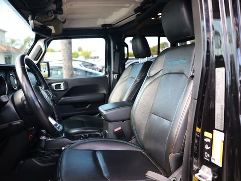 Used 2022 Jeep Wrangler Unlimited Rubicon 4xe w/ Cold Weather Group AWD/4WD image 18